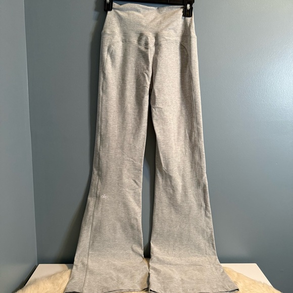 Alo Yoga Heather Gray Alosoft Intuition Long Sleeve Bra w/High Waist Leggings - Picture 8 of 16